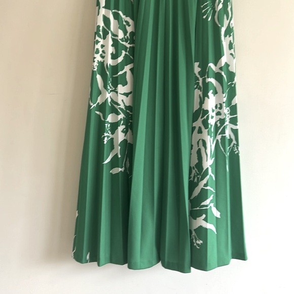 Green/White Vintage Bold Floral Trevira Long Pleated Maxi Skirt Size Small - Picture 13 of 13